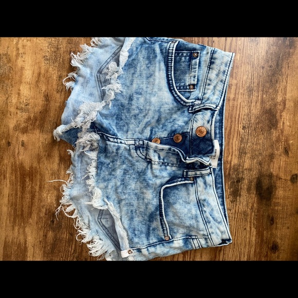 Shorts - Picture 2 of 3